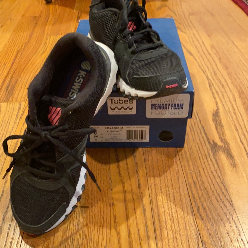 KSwiss premium memory foam footbed tennis shoes